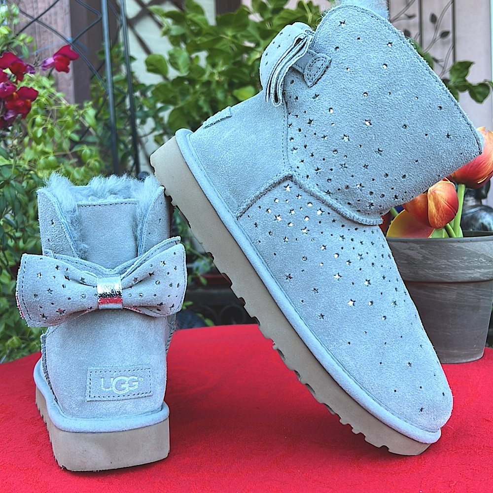 🎀⭐️ Stars and Bows Soft Gray Suede UGG ⭐️🎀